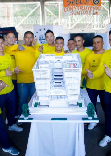 Internos del Centro Penal La Esperanza presentan avances de rehabilitación en Feria de Logros
