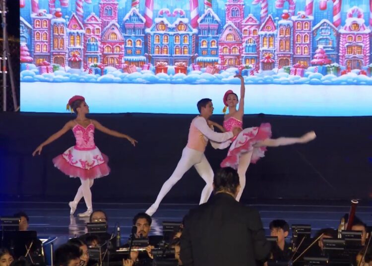 Primera Dama Gabriela de Bukele clausura Congreso Distrito Creativo con presentación de El Cascanueces en La Campanera