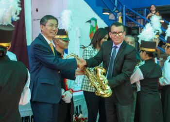 Embajada de China entrega instrumentos en el Instituto Nacional San Luis en Soyapango para fortalecer el desarrollo cultural
