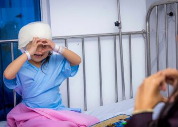 Primera Dama Gabriela de Bukele destaca la esperanza que los implantes cocleares brindan a las familias