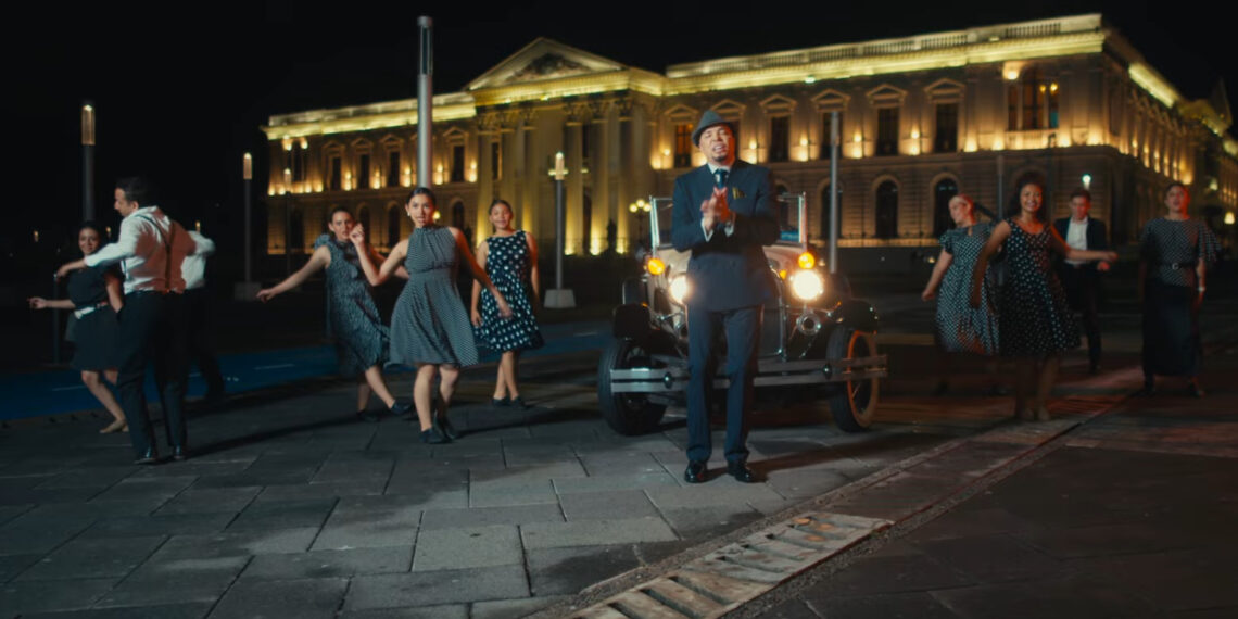 Alex Zurdo graba su nuevo videoclip en el Palacio Nacional de San Salvador