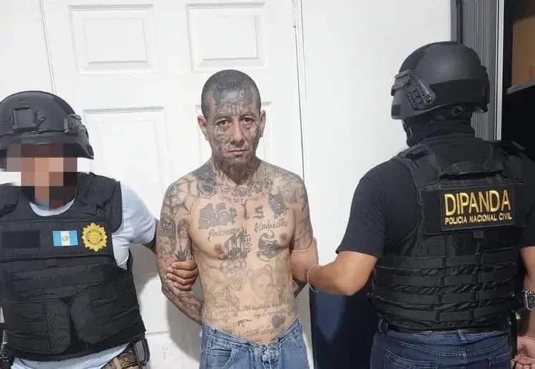 El Salvador recibe a pandilleros expulsados de México