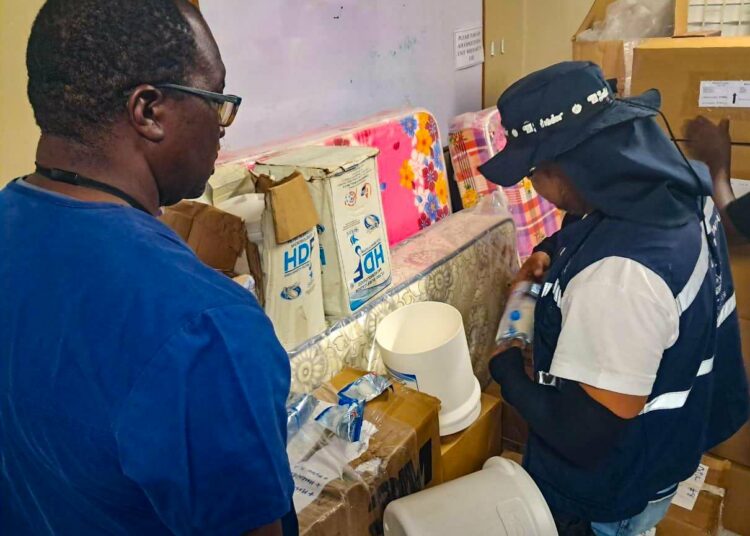 7 toneladas de medicamentos son entregados en hospital de Jamaica