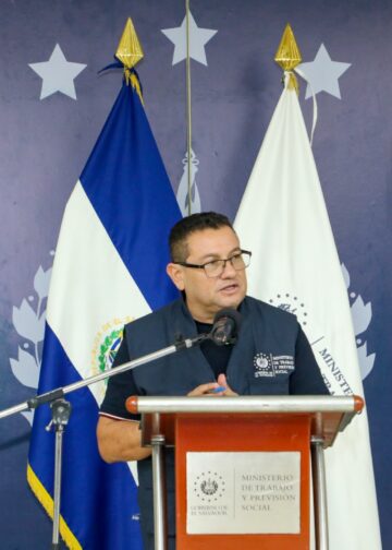 Ministro de Trabajo llama a las constructoras a reforzar la seguridad laboral tras accidente en San Salvador