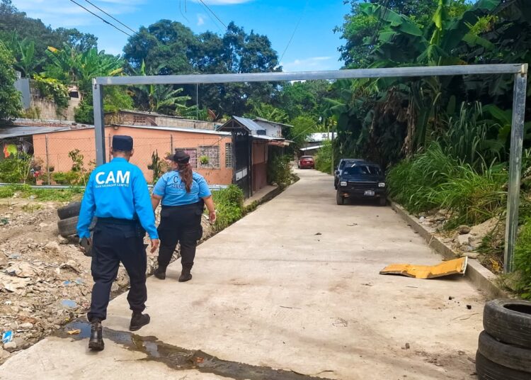 Retiran estructura metálica que bloqueaba el libre paso en pasaje de Ciudad Delgado