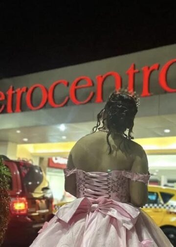 Quinceañera cumple su más grande sueño: celebrar su fiesta en Metrocentro