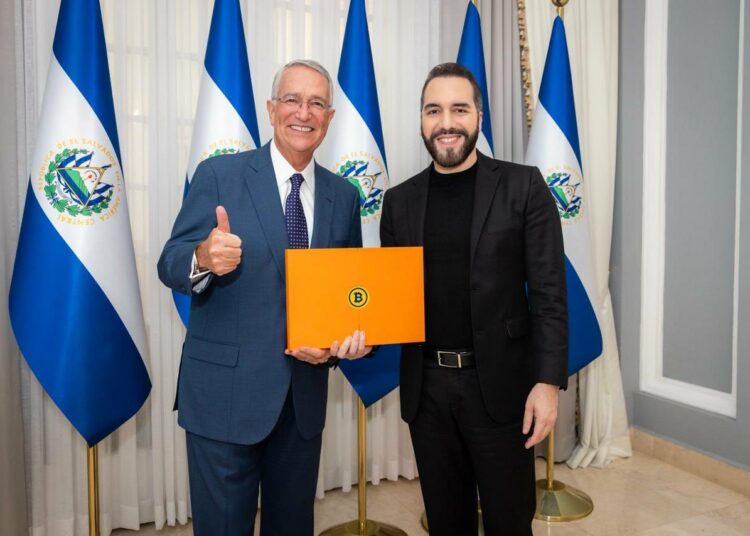 Presidente Bukele recibe a empresario Ricardo Salinas Pliego en el marco del evento Bitcoin Histórico