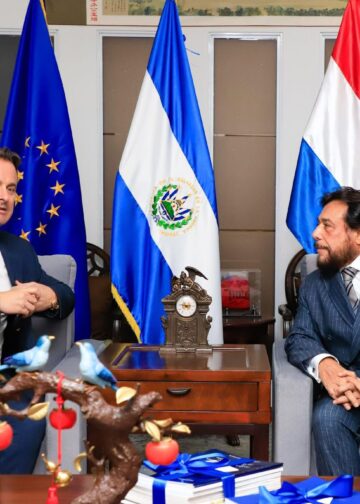 Félix Ulloa expone logros de El Salvador ante representación de Luxemburgo y la UE