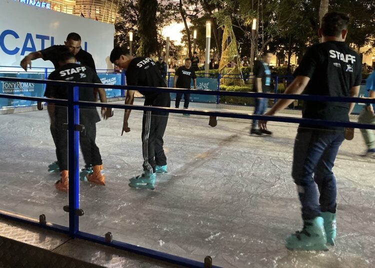 Villa navideña de Santa Tecla estrenará pista de patinaje al aire libre