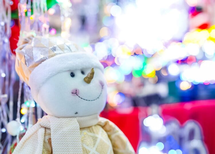 Mercado Hula Hula ofrece variedad de adornos navideños