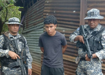 Policía captura a hombre con droga y municiones tras enfrentamiento en San Vicente