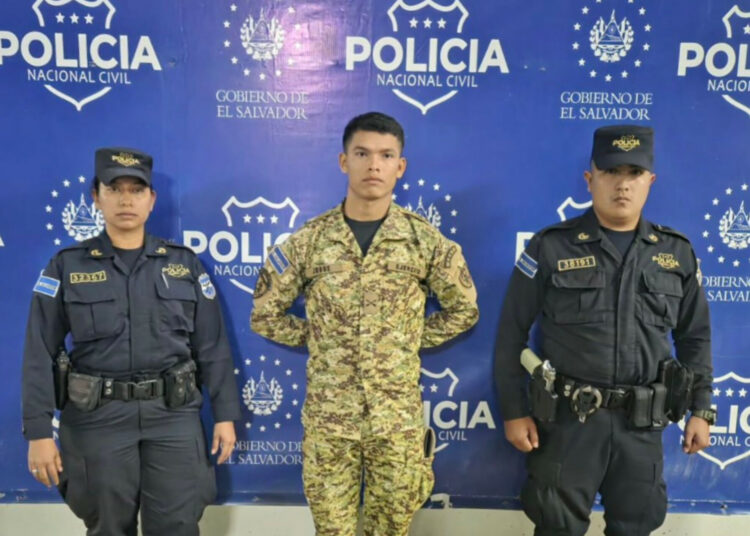 PNC confirma que soldado disparó accidentalmente a una mujer en el Centro Histórico de San Salvador