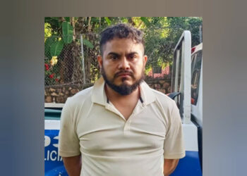 Conductor ebrio es detenido tras provocar accidente y dejar dos personas lesionadas