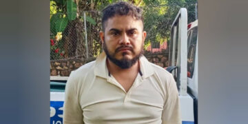 Conductor ebrio es detenido tras provocar accidente y dejar dos personas lesionadas