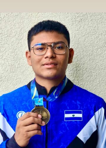 El Salvador cierra su participación en los Juegos Escolares de Córdoba 2025 con medalla de oro y nuevo récord nacional
