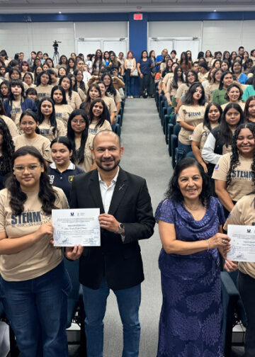 1,250 jóvenes graduadas del programa Desafío STEAM: Mujeres en Ciencia