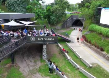 Cine al aire libre se consolida como espacio de convivencia para la afición salvadoreña