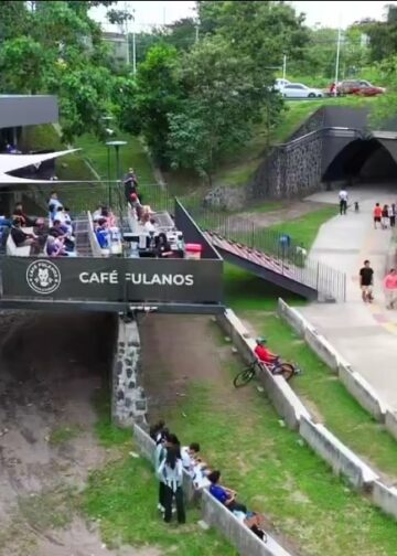 Cine al aire libre se consolida como espacio de convivencia para la afición salvadoreña