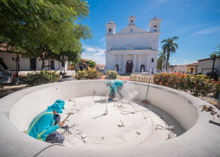 Suchitoto avanza en la modernización de su centro histórico sin perder su esencia colonial