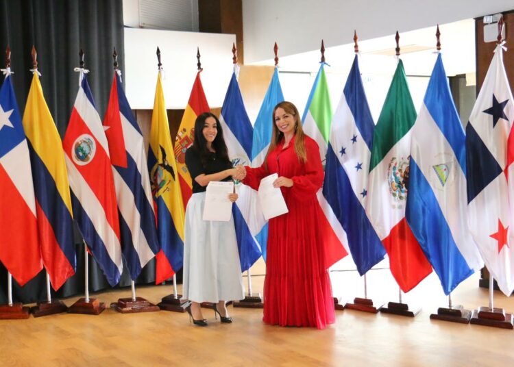 El Salvador y Paraguay fortalecen cooperación para profesionalizar la administración pública