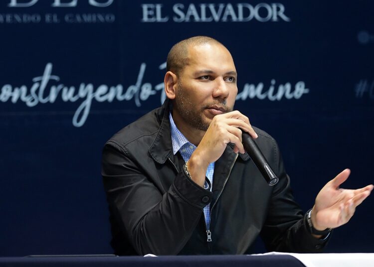 Yamil Bukele busca toma las riendas de la FESFUT