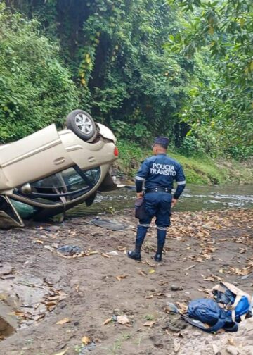 Accidente en carretera Panamericana deja dos personas lesionadas