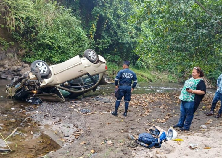 Accidente en carretera Panamericana deja dos personas lesionadas