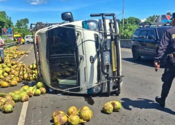 Accidente de camión en San Juan Nonualco deja tres lesionados