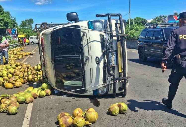Accidente de camión en San Juan Nonualco deja tres lesionados