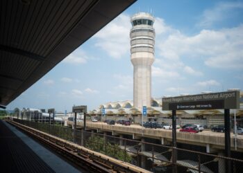 Reanudan operaciones en Aeropuerto Reagan tras falsa alarma de seguridad en vuelo