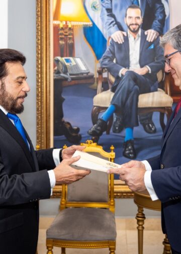 12 nuevos embajadores entregan cartas credenciales al Vicepresidente Félix Ulloa