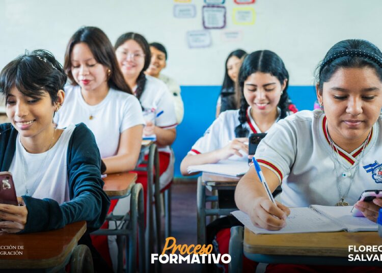 Un nuevo modelo educativo abre paso a miles de jóvenes hacia la formación técnica y universitaria