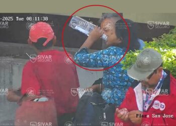 Cámaras de Sívar Seguro registran a personas consumiendo alcohol en espacios públicos de San Salvador Centro