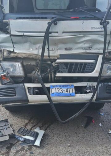 Dos lesionados tras accidente entre camiones sobre carretera Troncal del Norte