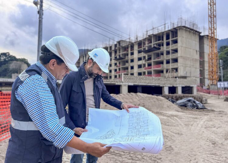 Seguridad e inversión pública consolidan el repunte del sector construcción en El Salvador