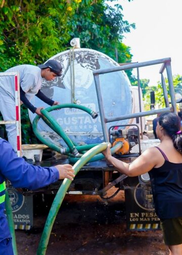 Llevan agua potable a más municipios de Santa Ana Centro