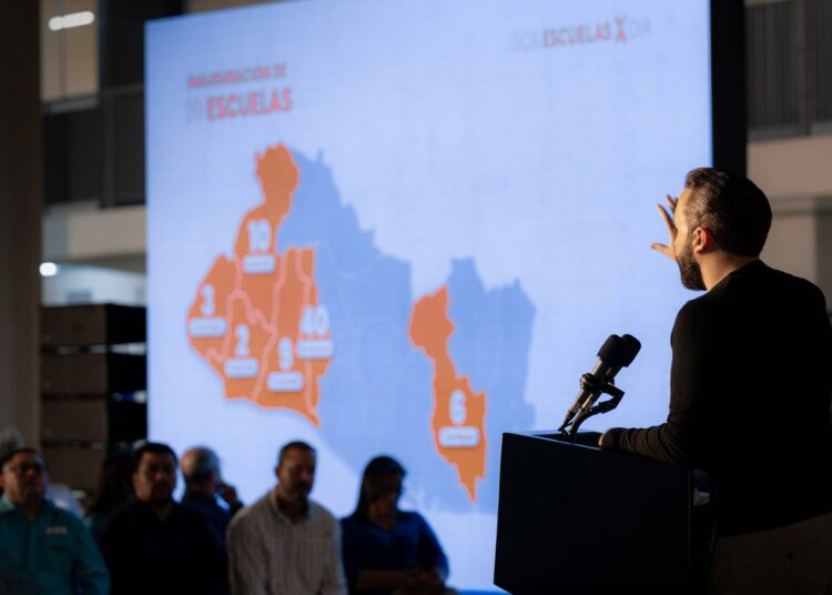 Niños de San Luis Mariona regresan a clases en un centro escolar completamente reconstruido después de cuatro décadas