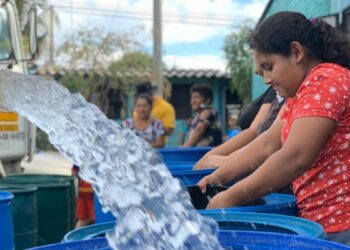 Población en Ilobasco denuncia cobro excesivo de Agua