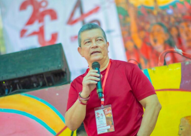 “El Chino” Flores descalifica a DoctorSV mientras el sistema amplía gratuitamente la atención para todos los salvadoreños