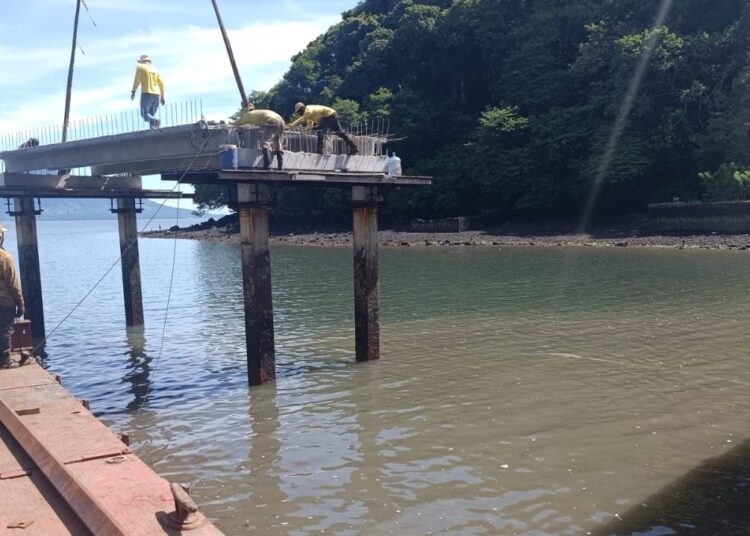 Continúan obras en muelle artesanal Isla Conchagüita para fortalecer la economía pesquera y turística