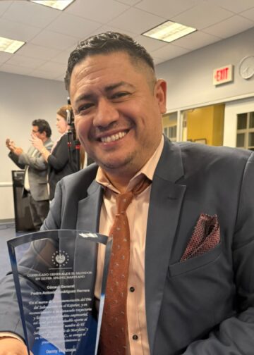 Empresario salvadoreño Danny Amaya recibe reconocimiento por su liderazgo empresarial y trayectoria en EEUU