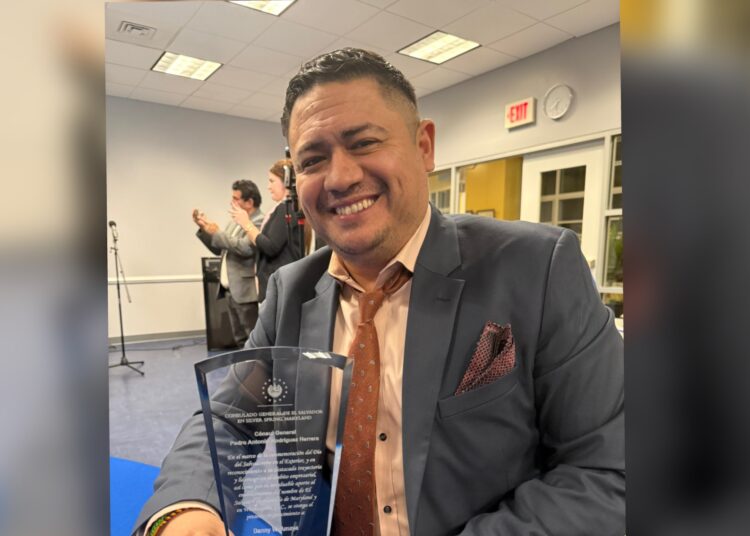 Empresario salvadoreño Danny Amaya recibe reconocimiento por su liderazgo empresarial y trayectoria en EEUU