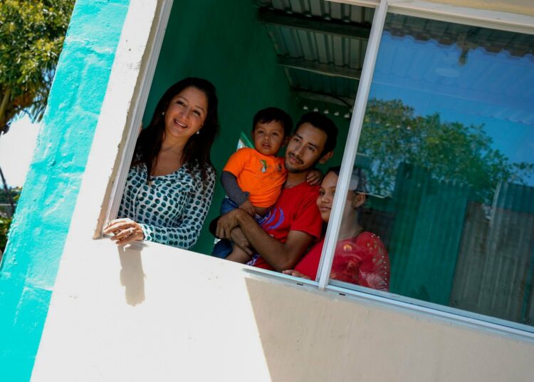 Gobierno inicia obras para mejorar más de mil viviendas en comunidades vulnerables