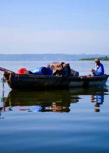 Gobierno restablece normalidad en el lago de Suchitlán tras exitosas labores de limpieza