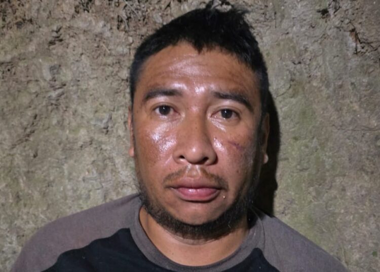 Detienen a hombre acusado de atacar con corvo a su pareja en Cuscatlán Sur