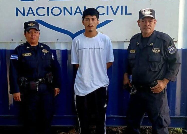 Capturan a sujeto por posesión de marihuana durante patrullaje en Santa Ana