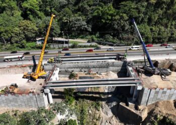 Avanza instalación de vigas en el tramo de Los Chorros