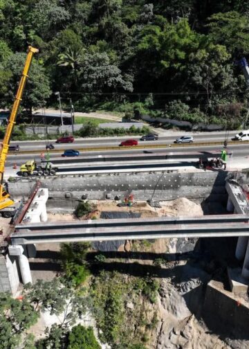 Avanza instalación de vigas en el tramo de Los Chorros