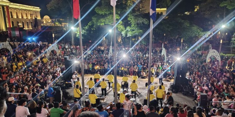 Orquesta Color Esperanza lleva su talento al corazón del Centro Histórico de San Salvador