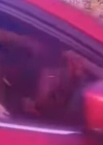 Video: Mujer agrede a conductores en tráfico de Antiguo Cuscatlán